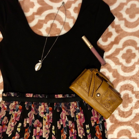 🌷Perfect Spring Dress - Picture 2 of 7